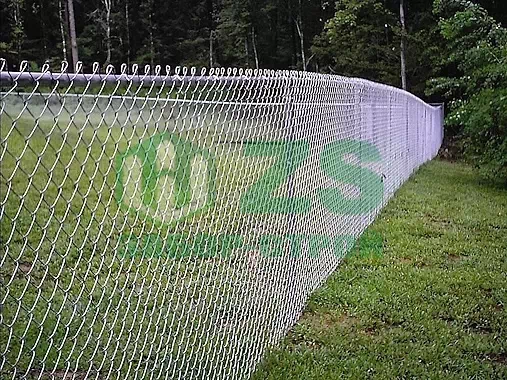 Забор из сетки рабицы с протяжкой арматуры Забор из сетки рабицы с протяжкой арматуры